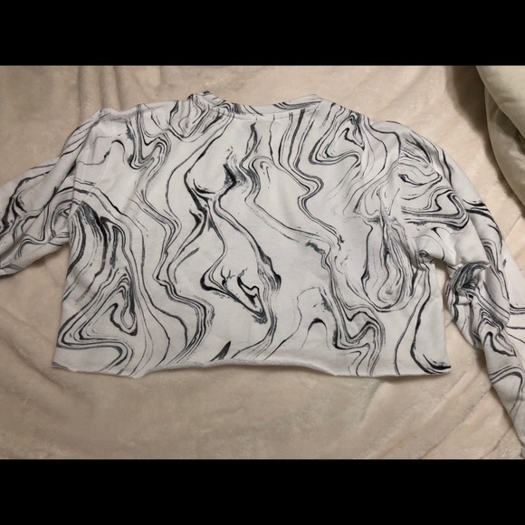 VS PINK BLACK AND WHITE MARBLE CROPPED CREWNECK - Picture 3 of 5